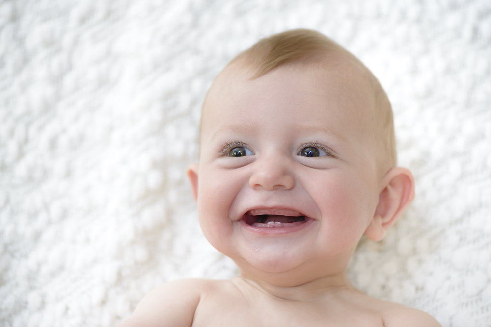 Soulager le bébé de la douleur des premières poussées dentaires